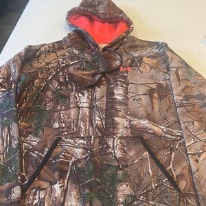 Under Armour Realtree cold gear women’s hoodie size small, camo design pink, fun